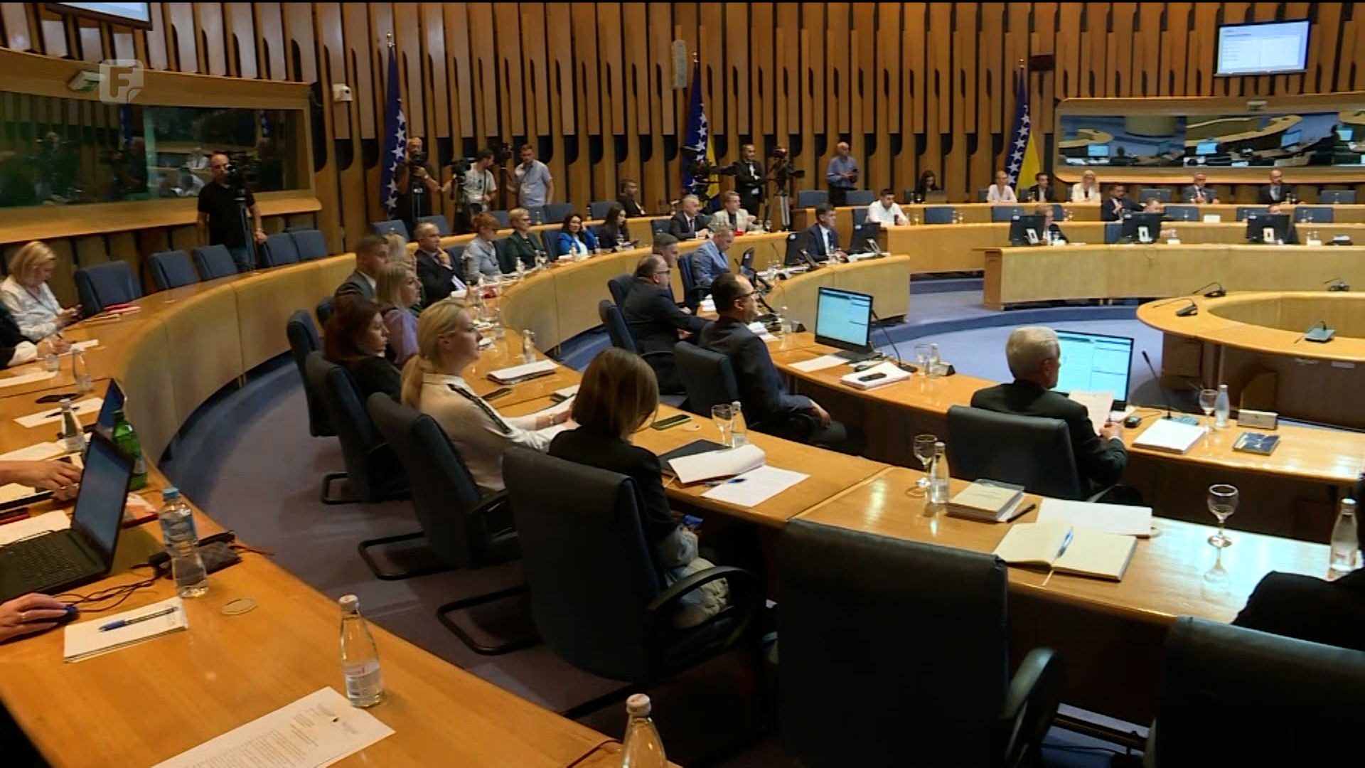 Izmjene Izbornog zakona BiH na čekanju, Schmidtova intervencija sve bliže